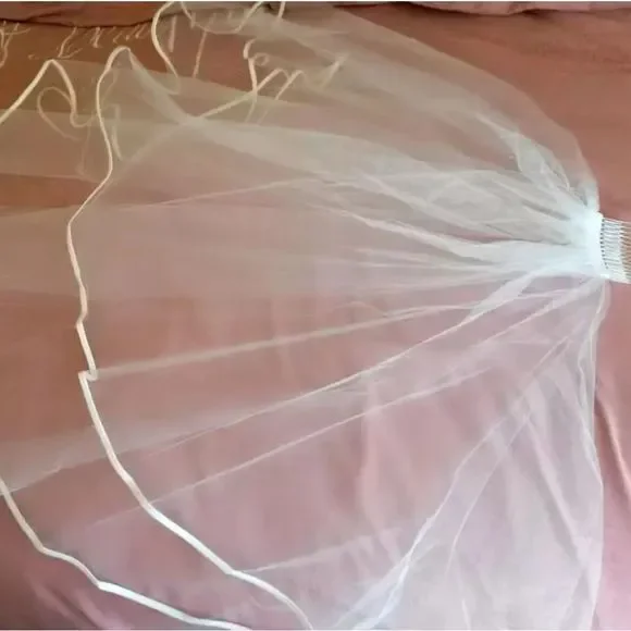 Simple Tulle White Ivory Two Layers Wedding Veils - Picture 2 of 2